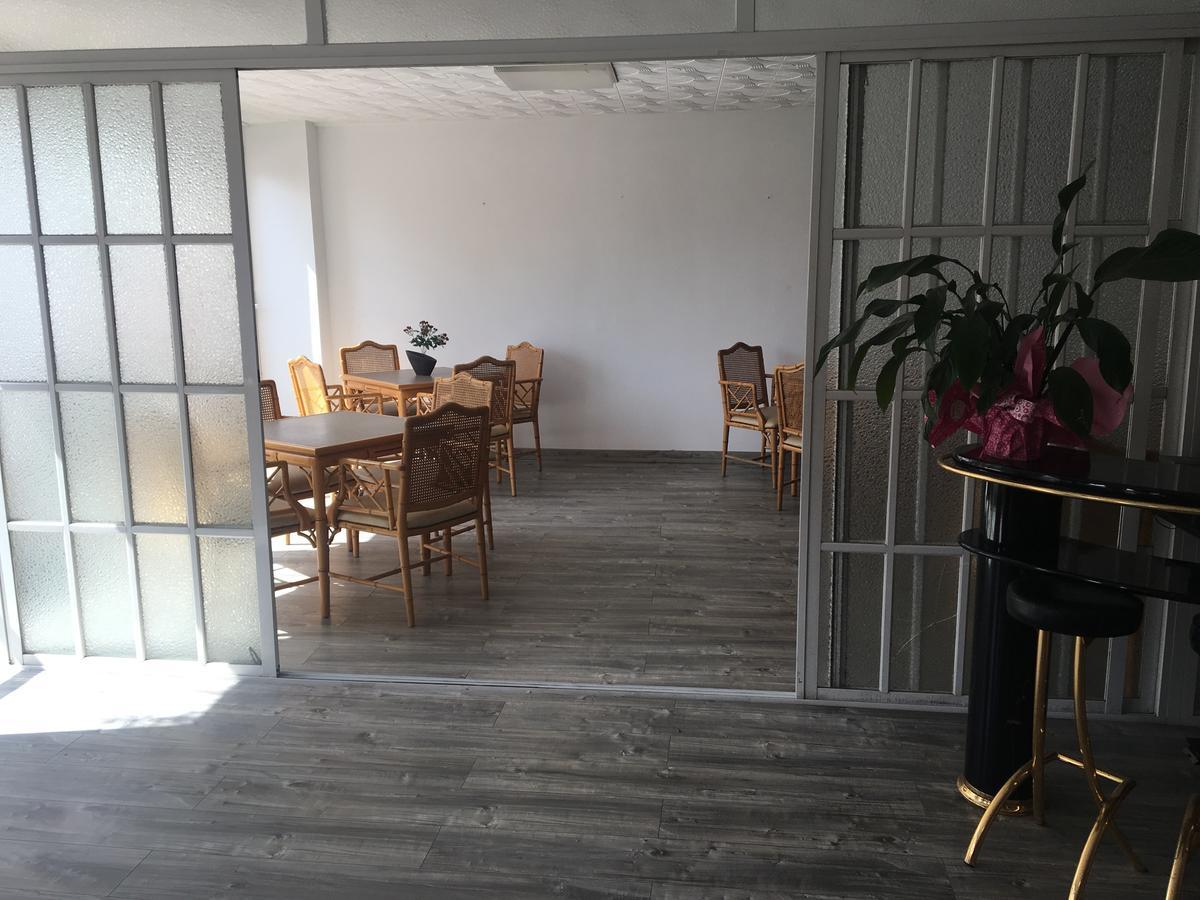 Hostal Univers 칼레라 외부 사진
