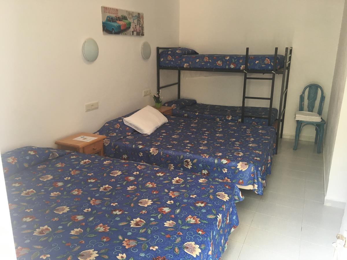 Hostal Univers 칼레라 외부 사진
