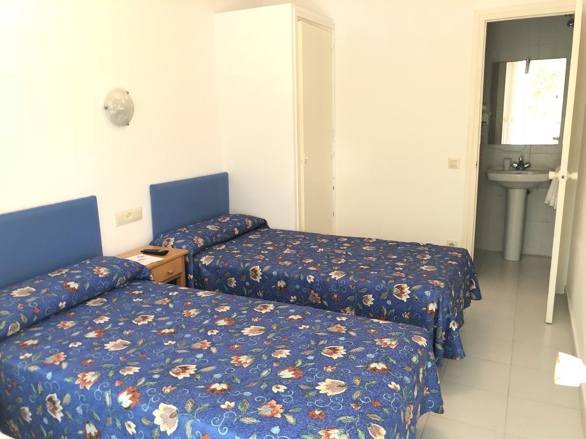 Hostal Univers 칼레라 외부 사진