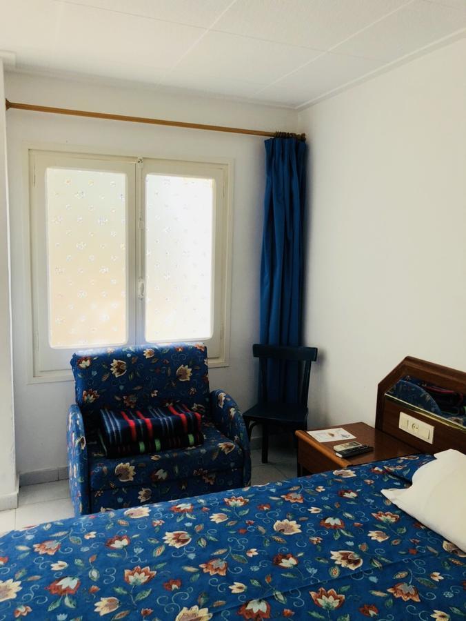 Hostal Univers 칼레라 외부 사진