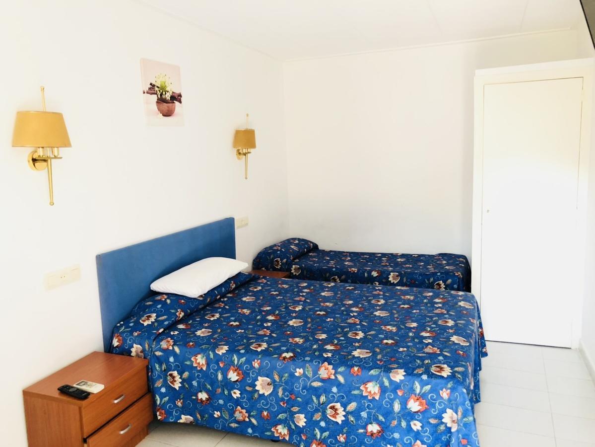 Hostal Univers 칼레라 외부 사진
