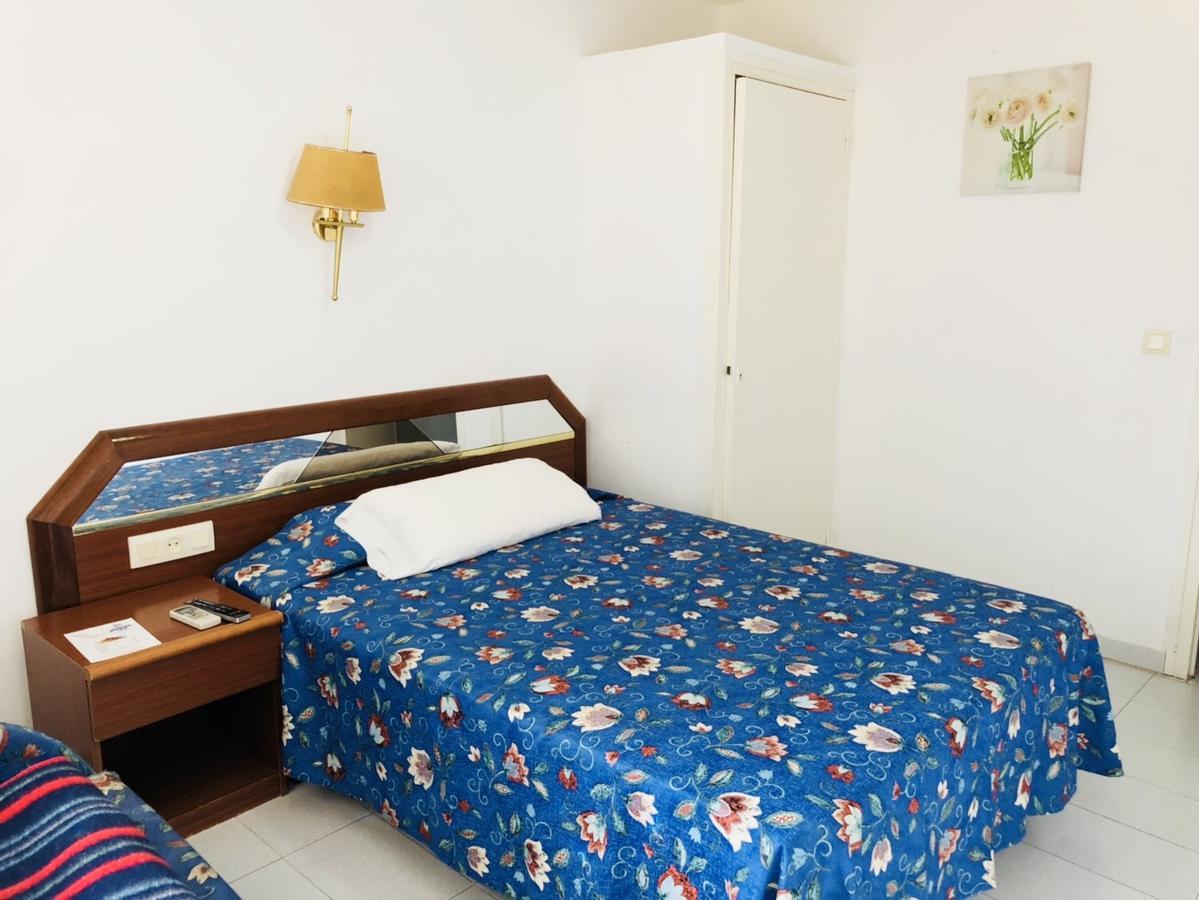 Hostal Univers 칼레라 외부 사진