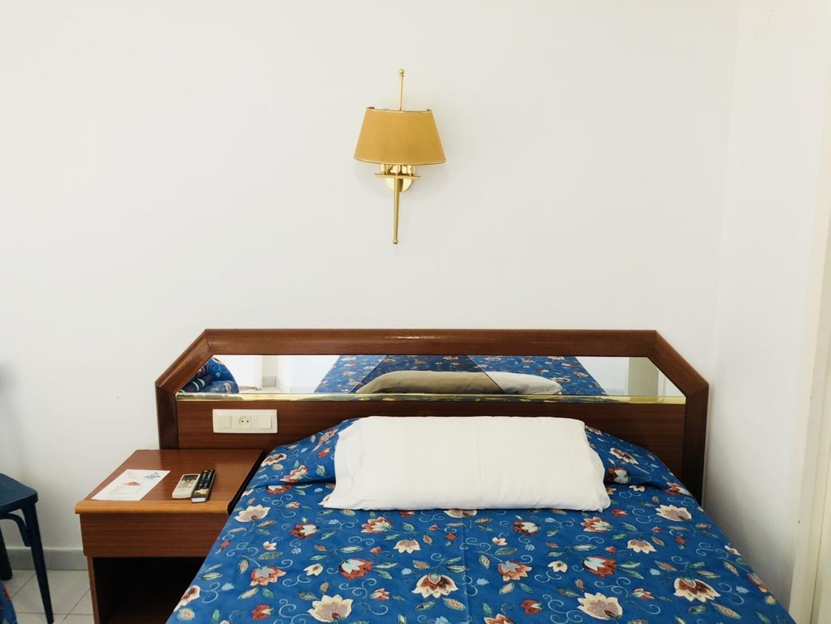 Hostal Univers 칼레라 외부 사진