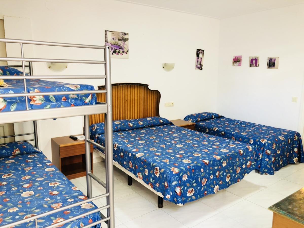 Hostal Univers 칼레라 외부 사진