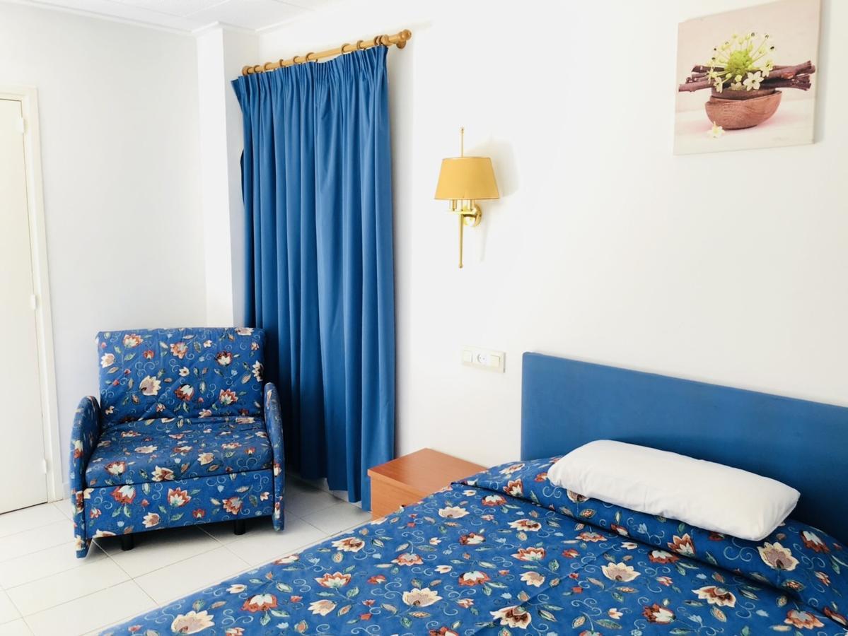 Hostal Univers 칼레라 외부 사진