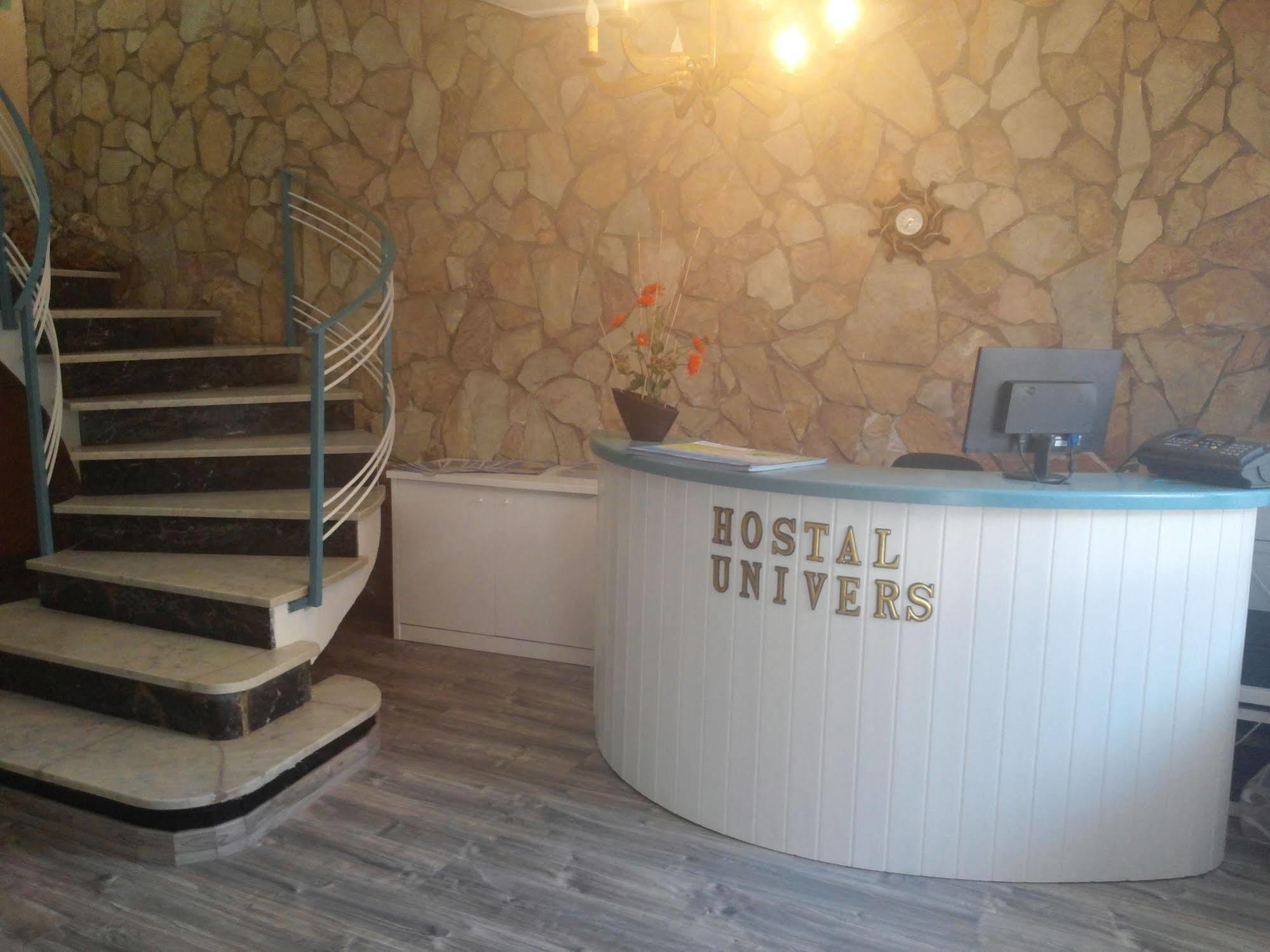 Hostal Univers 칼레라 외부 사진