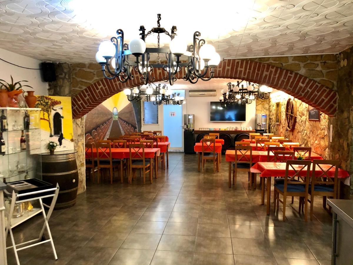 Hostal Univers 칼레라 외부 사진