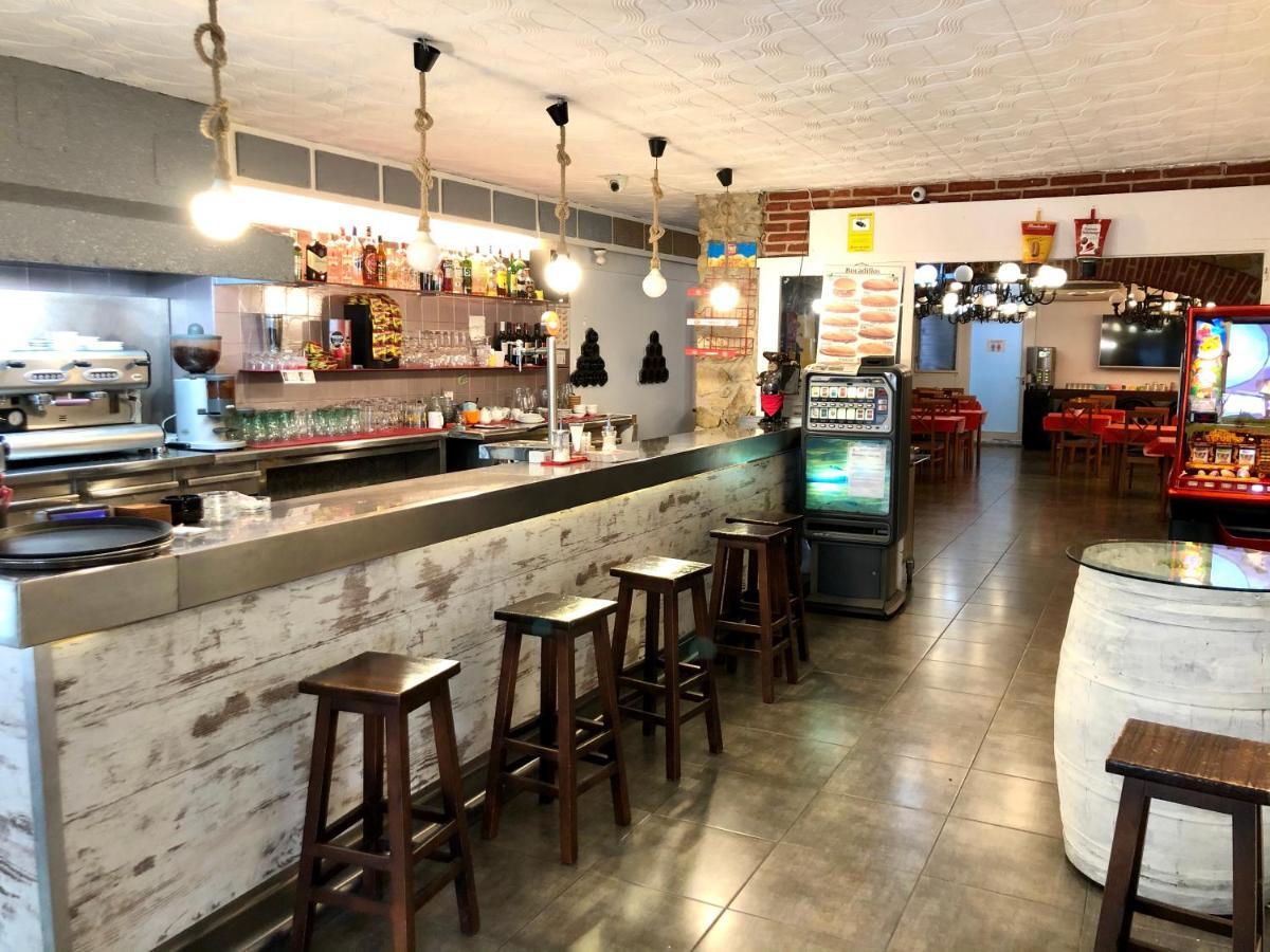 Hostal Univers 칼레라 외부 사진