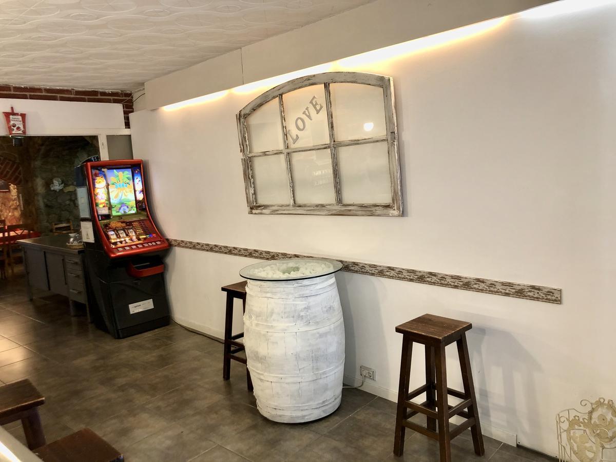 Hostal Univers 칼레라 외부 사진